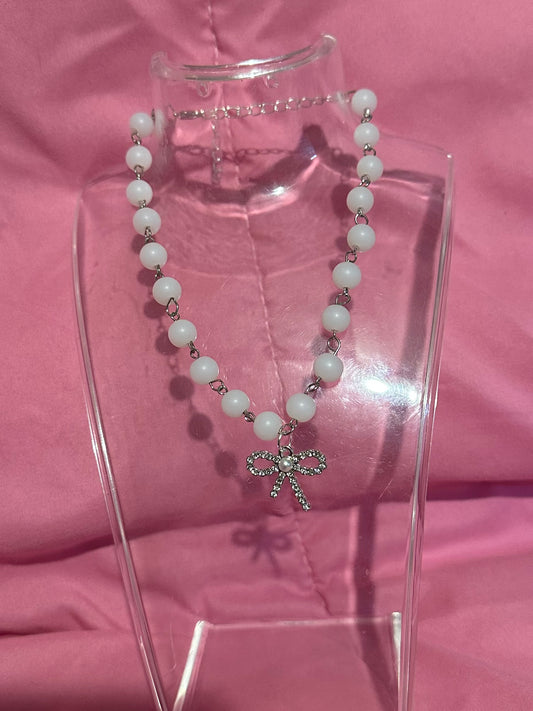 Bow necklace